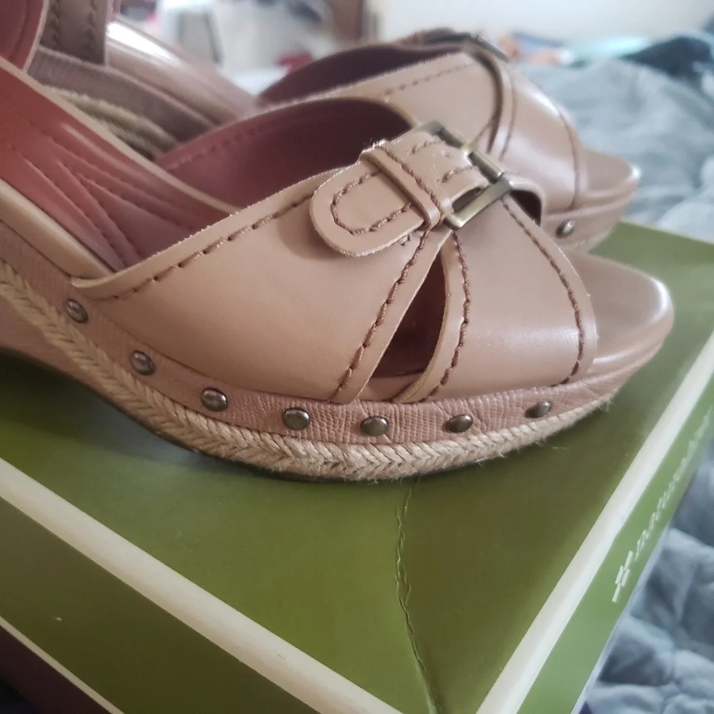 Like new! 9M naturalizer sandals